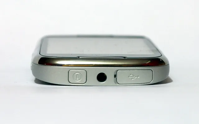 Nokia C7: горња страница